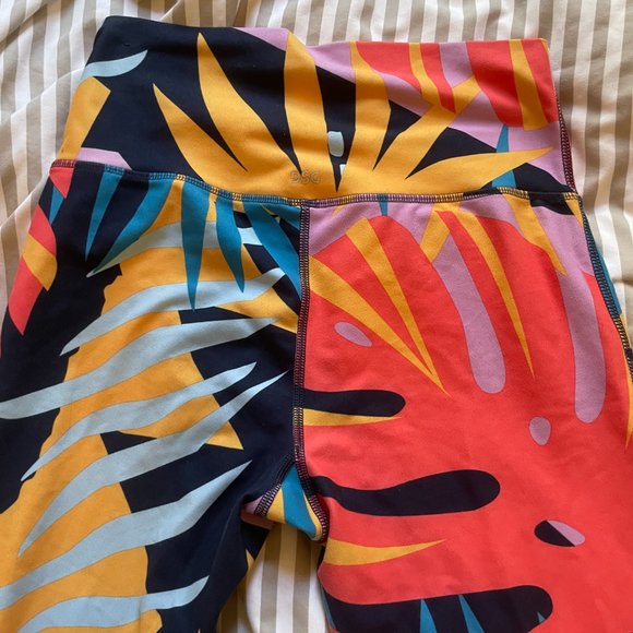 DSG Colorful print Workout set - size Medium - Picture 9 of 9